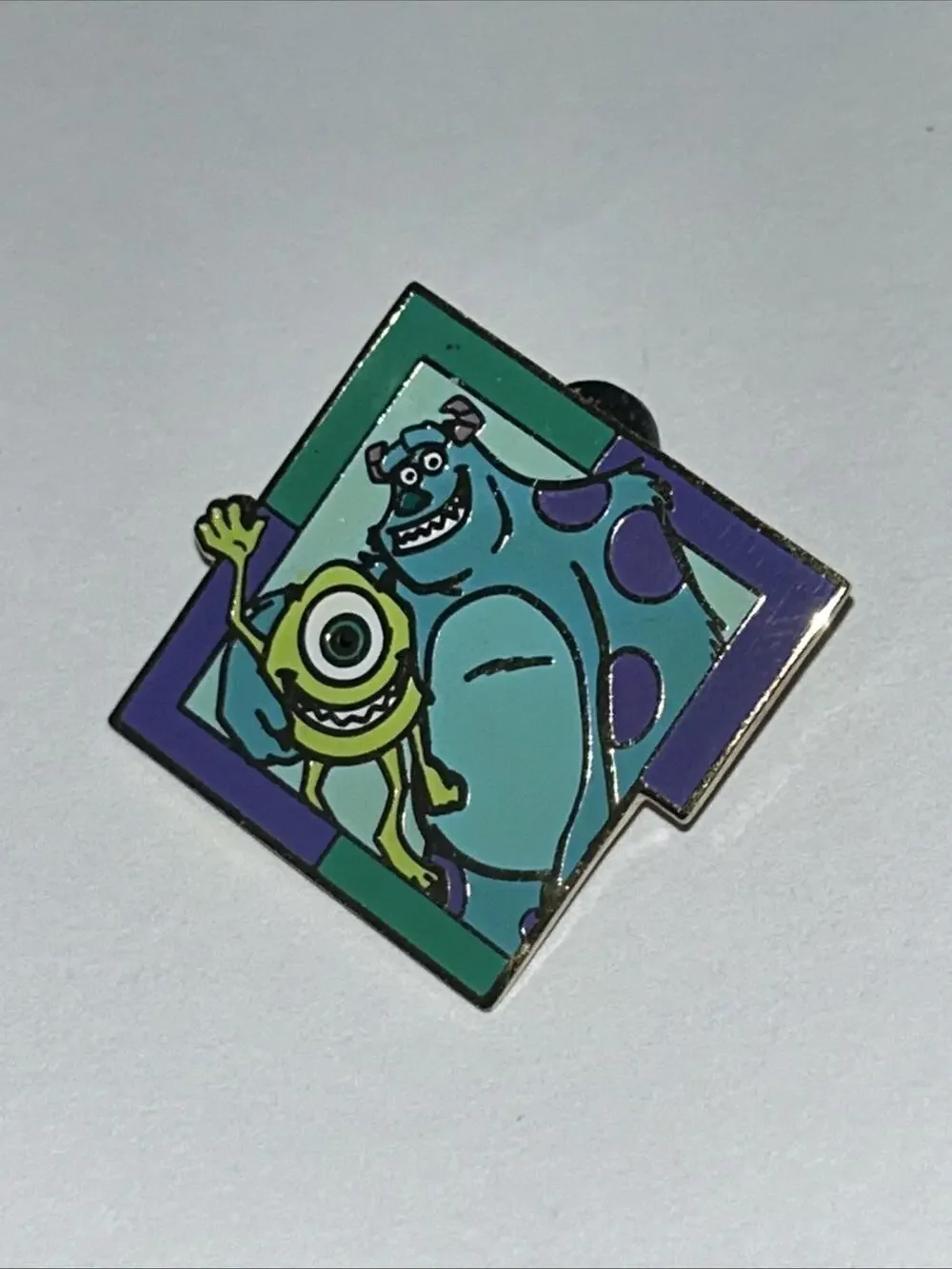 DISNEY WDW 2007 MICKEYS MYSTERY PIN MACHINE GAME PRIZE PUZZLE MIKE & SULLEY PIN
